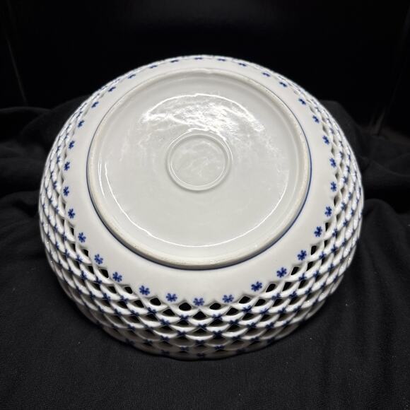 Blue And White Lace Bowl 10 Inches Diameter Centerpiece Statement piece - Picture 7 of 16
